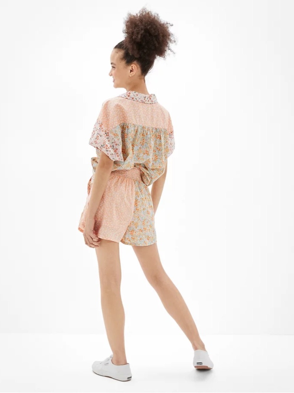 American Eagle Resort Peach Floral Patchwork Smocked High Waisted Shorts Sz M - Picture 3 of 9